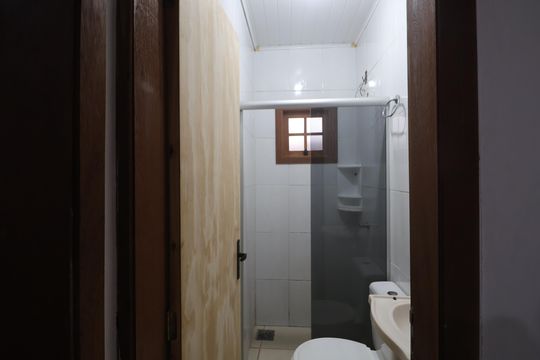 Banheiro de casa à venda com 2 quartos, 150m² em Mato Grande, Canoas