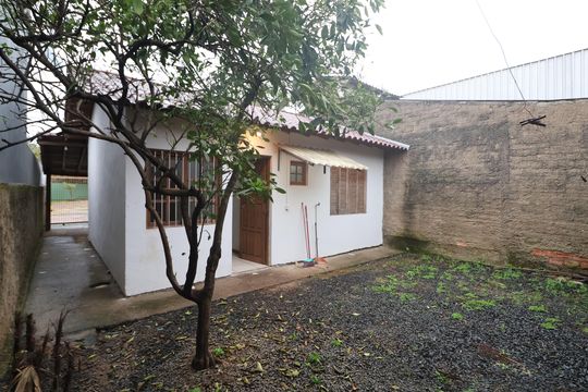 Área externa de casa à venda com 2 quartos, 150m² em Mato Grande, Canoas