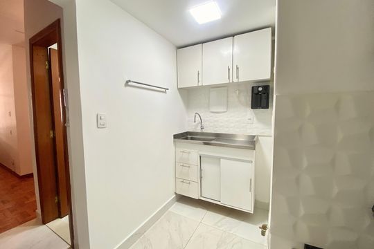 Cozinha de apartamento para alugar com 1 quarto, 35m² em Leblon, Rio de Janeiro