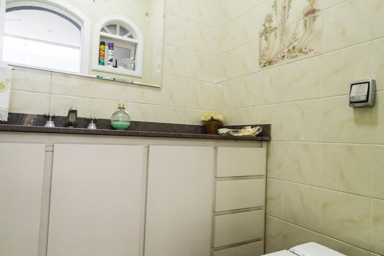 Banheiro de casa de condomínio à venda com 4 quartos, 400m² em Residencial Nove (alphaville), Santana de Parnaíba