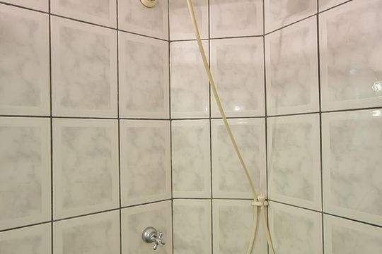 Banheiro Social de apartamento para alugar com 2 quartos, 48m² em Parque Pinheiros, Taboão da Serra