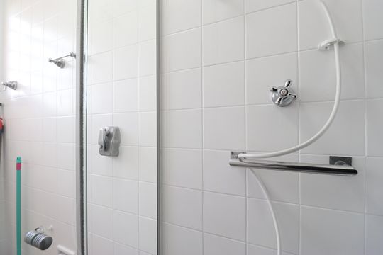 Banheiro de serviço de apartamento à venda com 2 quartos, 100m² em Lapa, São Paulo