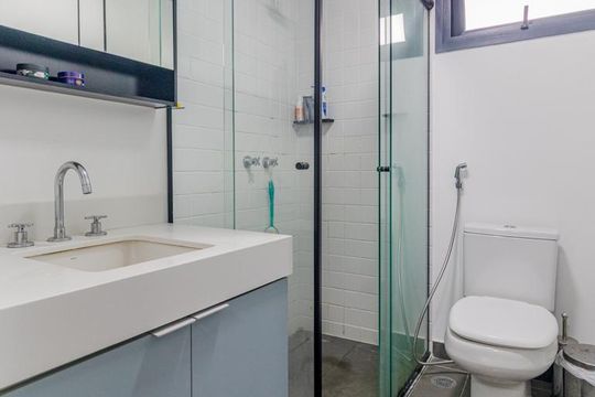 Banheiro de kitnet/studio à venda com 1 quarto, 31m² em Pinheiros, São Paulo