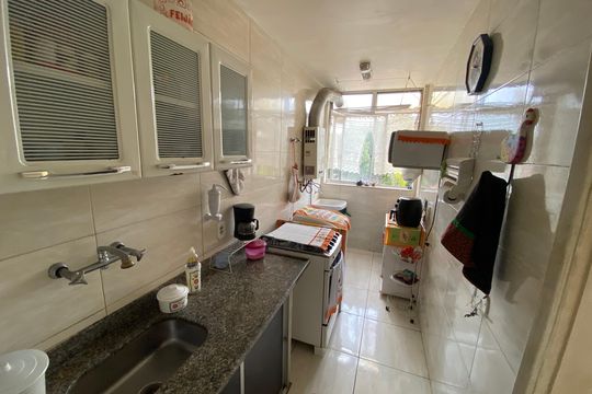 Cozinha de apartamento à venda com 2 quartos, 57m² em Tanque, Rio de Janeiro