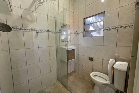 Banheiro de casa de condomínio para alugar com 1 quarto, 45m² em Jardim Esmeralda, São Paulo