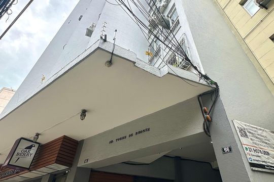 Fachada de apartamento para alugar com 2 quartos, 70m² em Humaitá, Rio de Janeiro