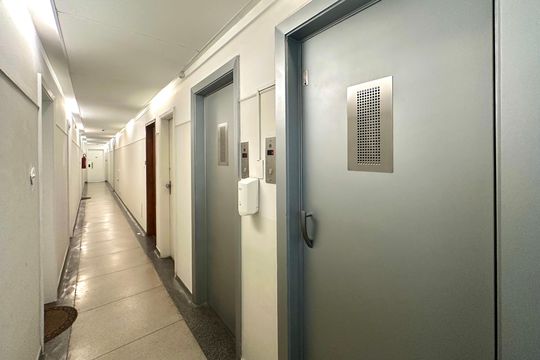 Corredor de apartamento para alugar com 2 quartos, 70m² em Humaitá, Rio de Janeiro