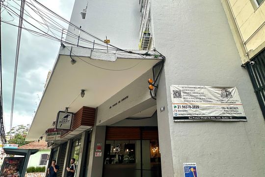 Plaquinha de apartamento para alugar com 2 quartos, 70m² em Humaitá, Rio de Janeiro