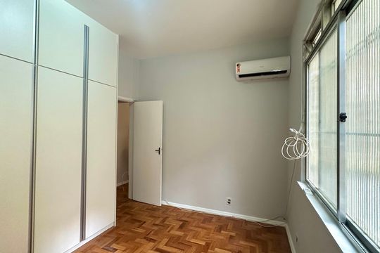 Quarto 02 de apartamento para alugar com 2 quartos, 70m² em Humaitá, Rio de Janeiro