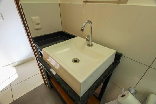 Banheiro de casa para alugar com 2 quartos, 65m² em Parque dos Bancarios, São Paulo