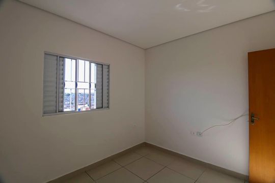Quarto 1 de casa para alugar com 2 quartos, 65m² em Parque dos Bancarios, São Paulo