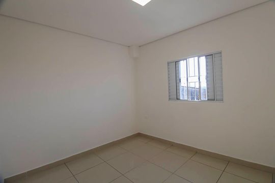 Quarto 1 de casa para alugar com 2 quartos, 65m² em Parque dos Bancarios, São Paulo