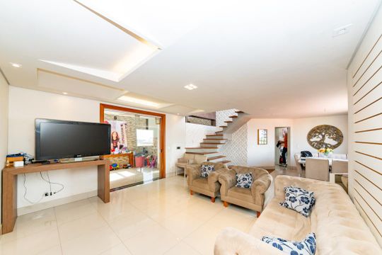 Casa para alugar com 4 quartos, 365m² em Barreiro, Belo Horizonte