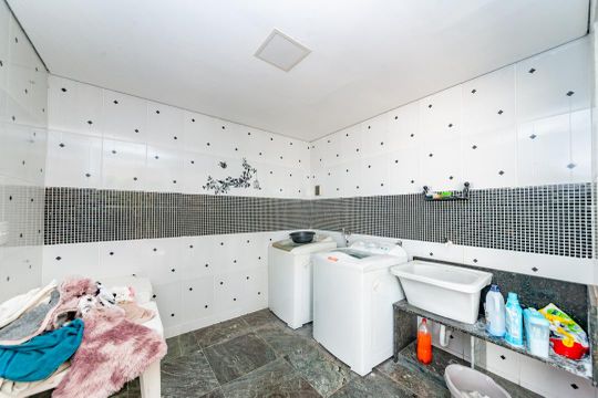 Área de Serviço de casa para alugar com 4 quartos, 365m² em Barreiro, Belo Horizonte