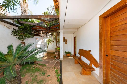 Entrada de casa para alugar com 4 quartos, 365m² em Barreiro, Belo Horizonte