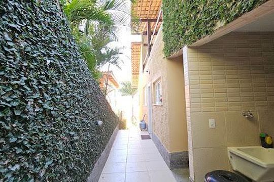 Casa à venda com 4 quartos, 269m² em Matapaca, Niterói