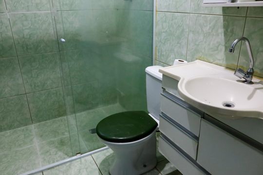 Banheiro de casa para alugar com 2 quartos, 50m² em Santa Maria, Osasco
