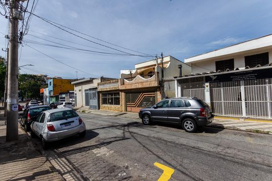 Fachada de casa à venda com 3 quartos, 140m² em Vila Pereira Cerca, São Paulo