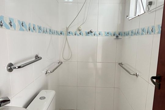 Banheiro de casa para alugar com 2 quartos, 116m² em Vila Curuçá, Santo André