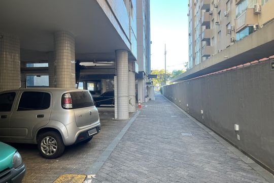 Garagem de kitnet/studio para alugar com 1 quarto, 35m² em José Menino, Santos