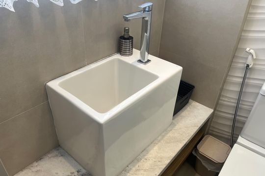 Banheiro de kitnet/studio para alugar com 1 quarto, 35m² em José Menino, Santos
