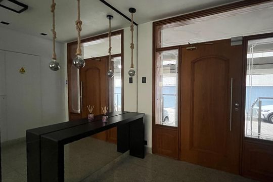 Hall de entrada de apartamento para alugar com 1 quarto, 63m² em Gonzaga, Santos