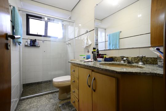 Banheiro de apartamento à venda com 3 quartos, 120m² em Ipiranga, São Paulo