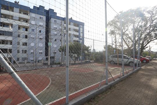 Quadra Esportiva de apartamento à venda com 2 quartos, 47m² em Olaria, Canoas