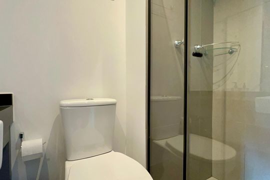 Banheiro de kitnet/studio à venda com 1 quarto, 24m² em Cerqueira César, São Paulo