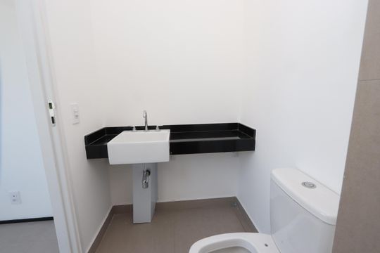 Banheiro de kitnet/studio à venda com 1 quarto, 24m² em Vila Mariana, São Paulo