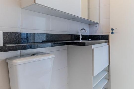 Banheiro de apartamento para alugar com 1 quarto, 45m² em República, São Paulo