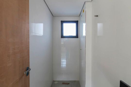 Banheiro de apartamento à venda com 1 quarto, 28m² em São Lucas, São Paulo