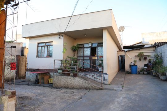 Fachada de casa à venda com 4 quartos, 420m² em Água Branca, Contagem