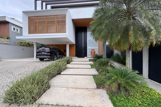 Fachada de casa à venda com 5 quartos, 850m² em Barra da Tijuca, Rio de Janeiro