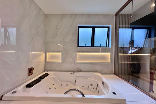 Suíte 1 - Banheiro de casa à venda com 5 quartos, 850m² em Barra da Tijuca, Rio de Janeiro