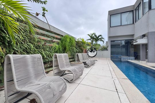 Área externa de casa à venda com 5 quartos, 850m² em Barra da Tijuca, Rio de Janeiro