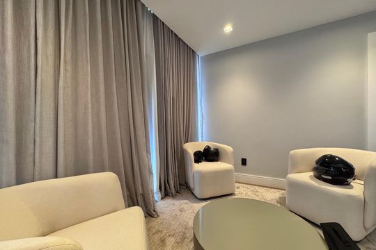 Sala de casa à venda com 5 quartos, 850m² em Barra da Tijuca, Rio de Janeiro