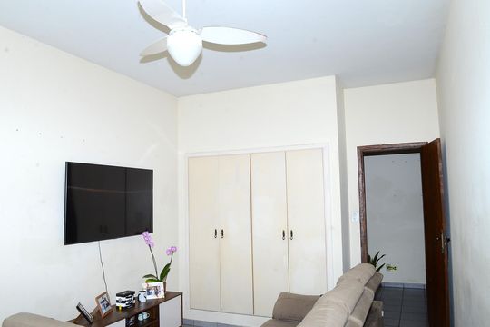 Sala de casa à venda com 3 quartos, 230m² em Goiânia, Belo Horizonte