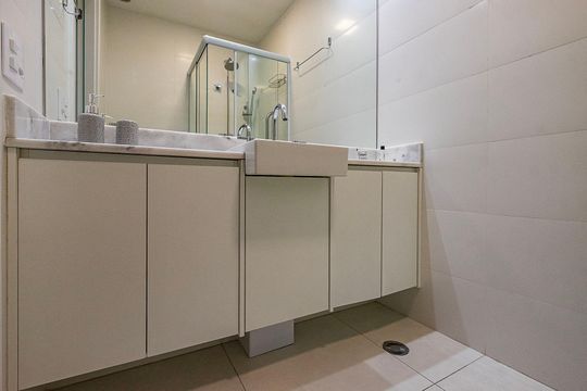 Banheiro Social de kitnet/studio para alugar com 1 quarto, 25m² em Paraíso, São Paulo