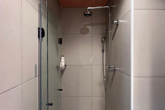 Banheiro de kitnet/studio para alugar com 1 quarto, 23m² em Pinheiros, São Paulo