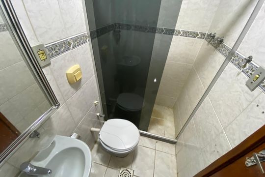 Banheiro Social de apartamento à venda com 2 quartos, 70m² em Tanque, Rio de Janeiro