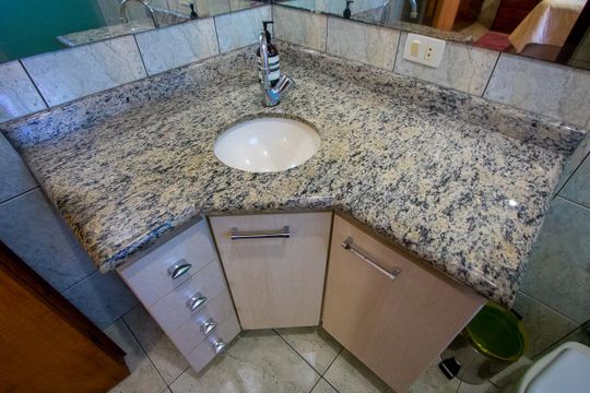 Banheiro do quarto 1 de casa à venda com 3 quartos, 208m² em Vila Humaita, Santo André