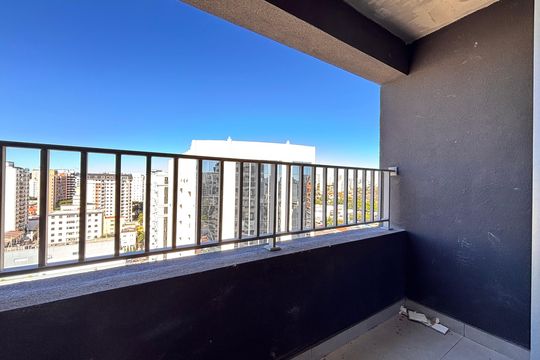 Varanda de kitnet/studio para alugar com 1 quarto, 27m² em Indianópolis, São Paulo
