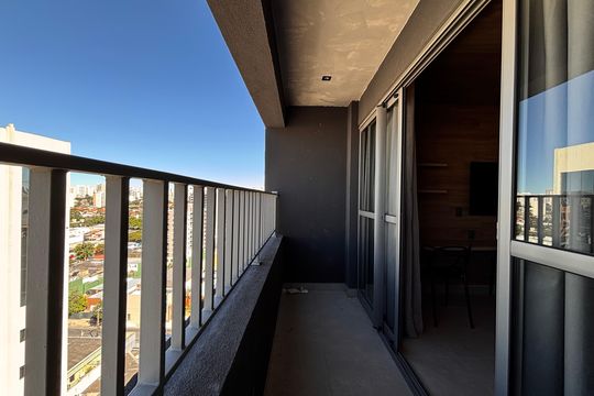 Varanda de kitnet/studio para alugar com 1 quarto, 27m² em Indianópolis, São Paulo