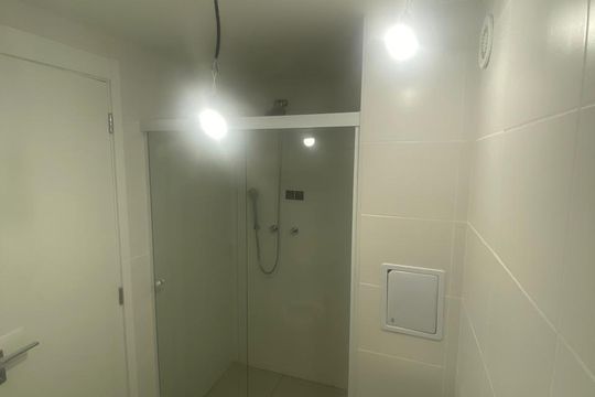Banheiro de apartamento à venda com 1 quarto, 28m² em Vila Clementino, São Paulo