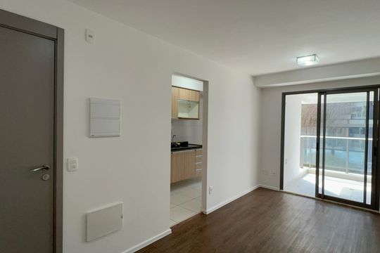 Sala de apartamento à venda com 2 quartos, 56m² em Vila Madalena, São Paulo