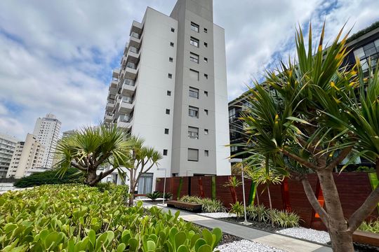 Fachada de apartamento à venda com 2 quartos, 56m² em Vila Madalena, São Paulo