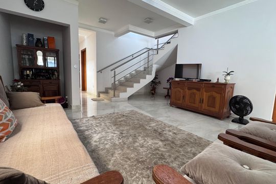 Sala de casa de condomínio à venda com 4 quartos, 311m² em Swiss Park, Campinas