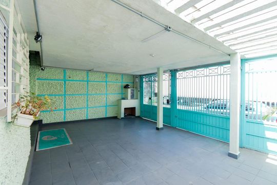 Área Externa de casa à venda com 4 quartos, 127m² em Jardim Santa Francisca, Guarulhos