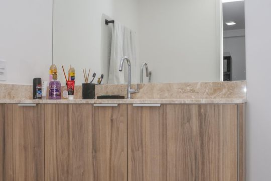 Banheiro de kitnet/studio para alugar com 1 quarto, 27m² em Perdizes, São Paulo